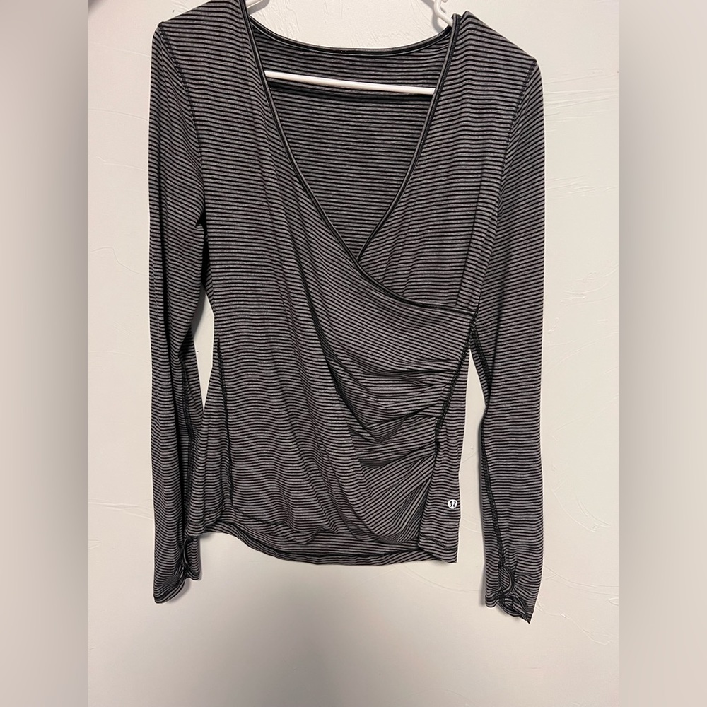 Women’s LuluLemon long sleeve